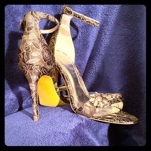 Gorgeous Guess evening dress 4” heels